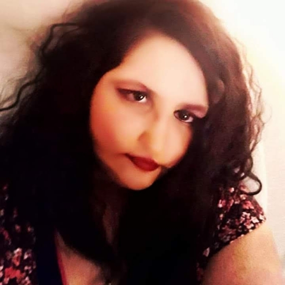 Meet your Posher, Jess - Picture 2 of 2